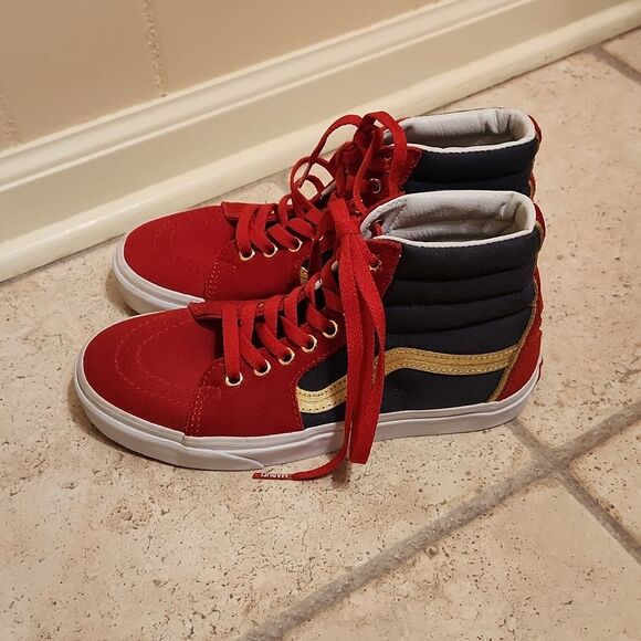 Vans SK8-Hi Captain Marvel Collab High Tops Men's 5.5 Women's 7 - Picture 2 of 10